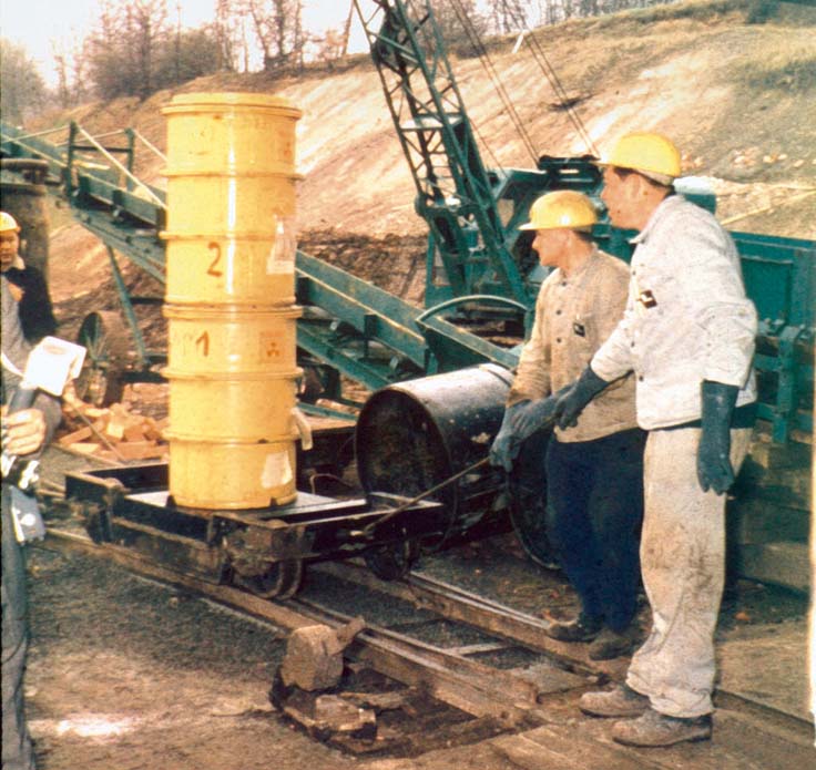 Historische Aufnahme zeigt Bergleute und 2 Castoren